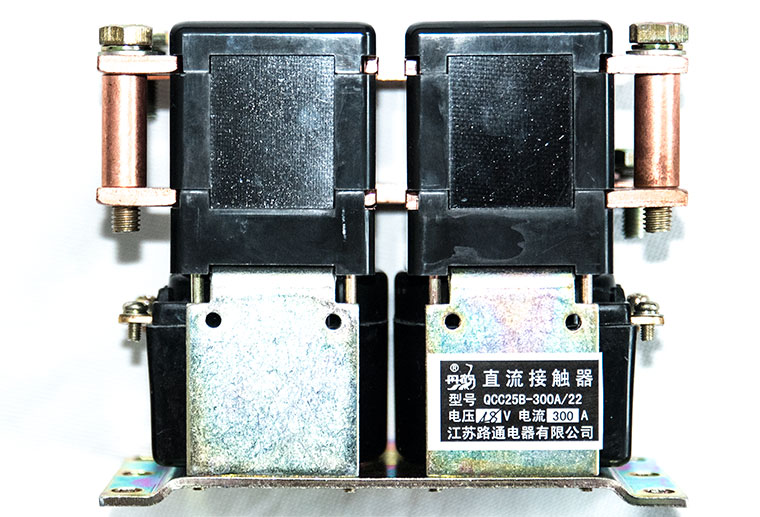 LUTONG QCC25B-150A/22, QCC25B-200A/22 and QCC25B-300A/22 Direction Changeover DC Contactor, Replacement of GE IC4482CTTA154FR and ICIC4482CTTA304FR Heavy Duty DPDT Contactors